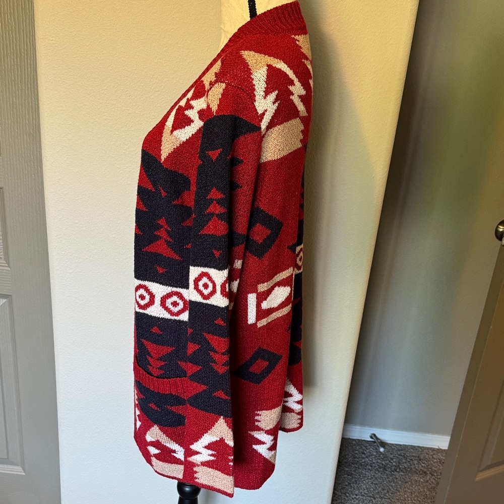 Chic Red Patterned Women's Cardigan - Picture 2 of 6